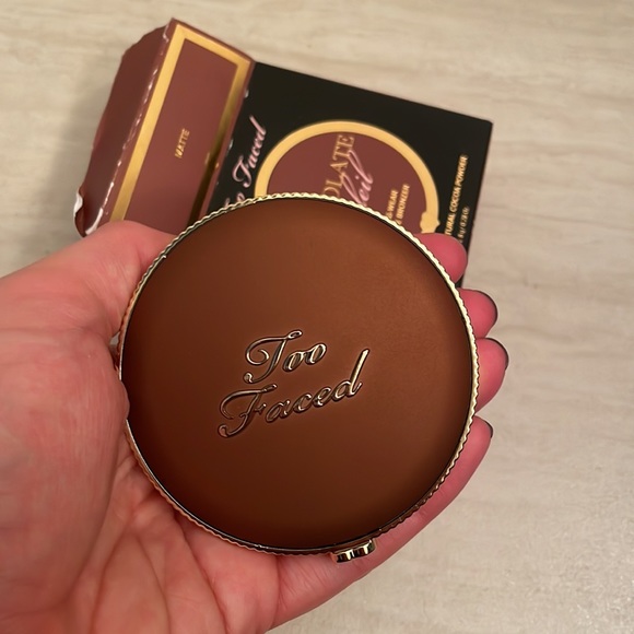 Chocolate Soleil Too Faced Bronzer - Picture 2 of 3